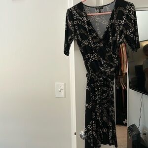 Daisy Fuentes short sleeve dress, black patterned, PS